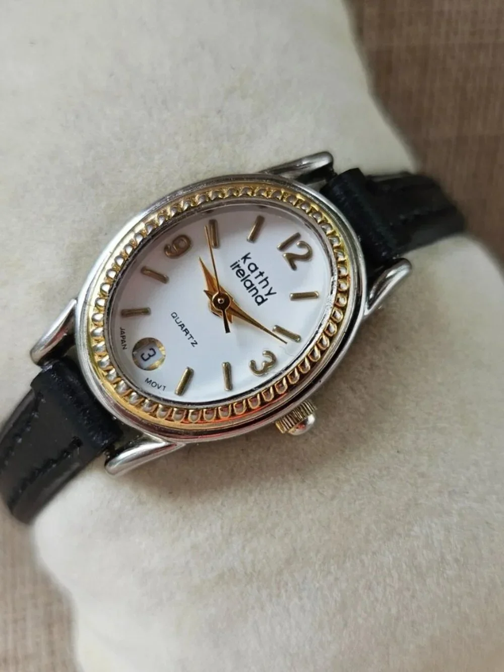 Vintage Kathy Ireland Women Wristwatch Date Calendar Analog Quartz Wrist Watch